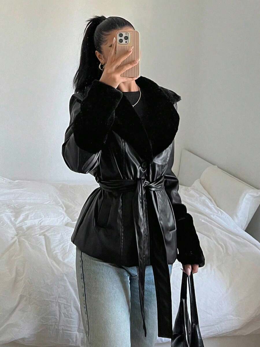 Schwarze Taillenjacke mit Felloptik-Kragen